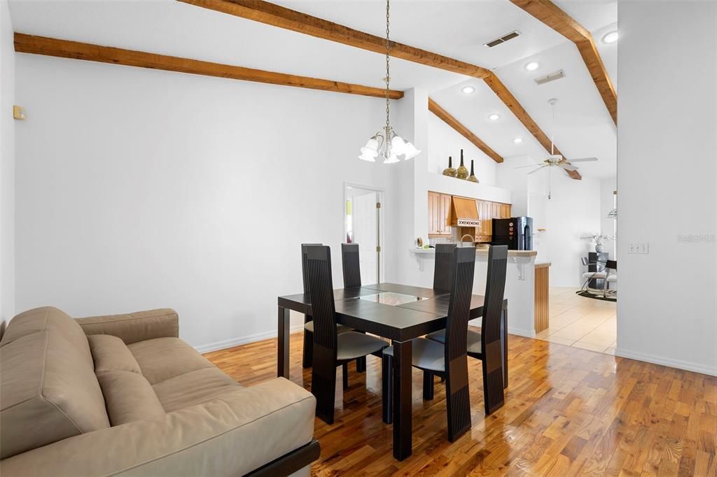 For Sale: $349,900 (3 beds, 2 baths, 1924 Square Feet)