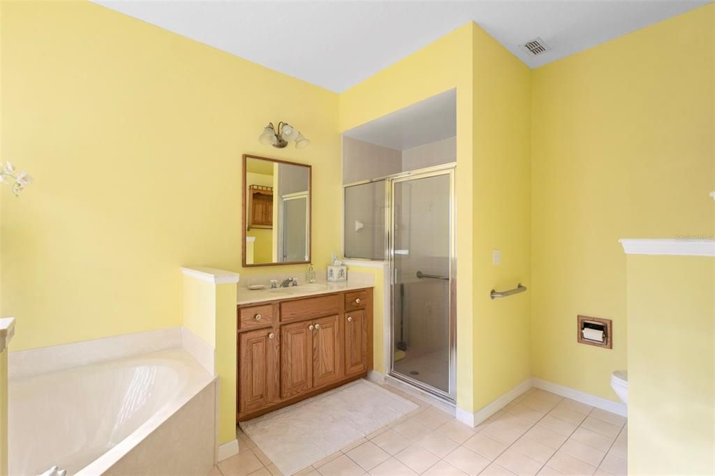 For Sale: $349,900 (3 beds, 2 baths, 1924 Square Feet)