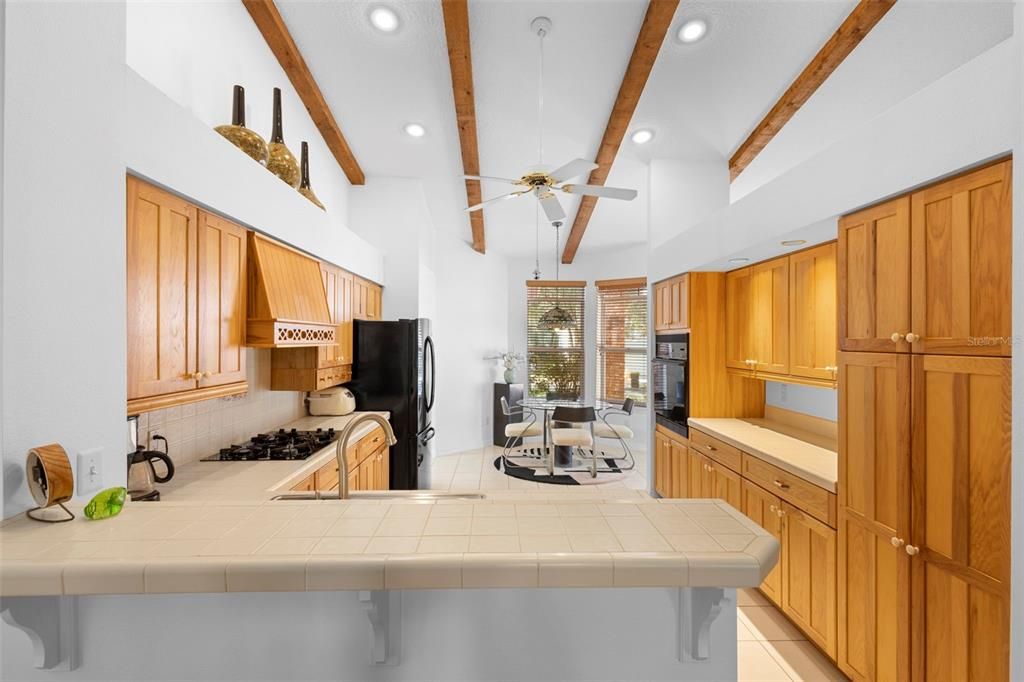 For Sale: $349,900 (3 beds, 2 baths, 1924 Square Feet)