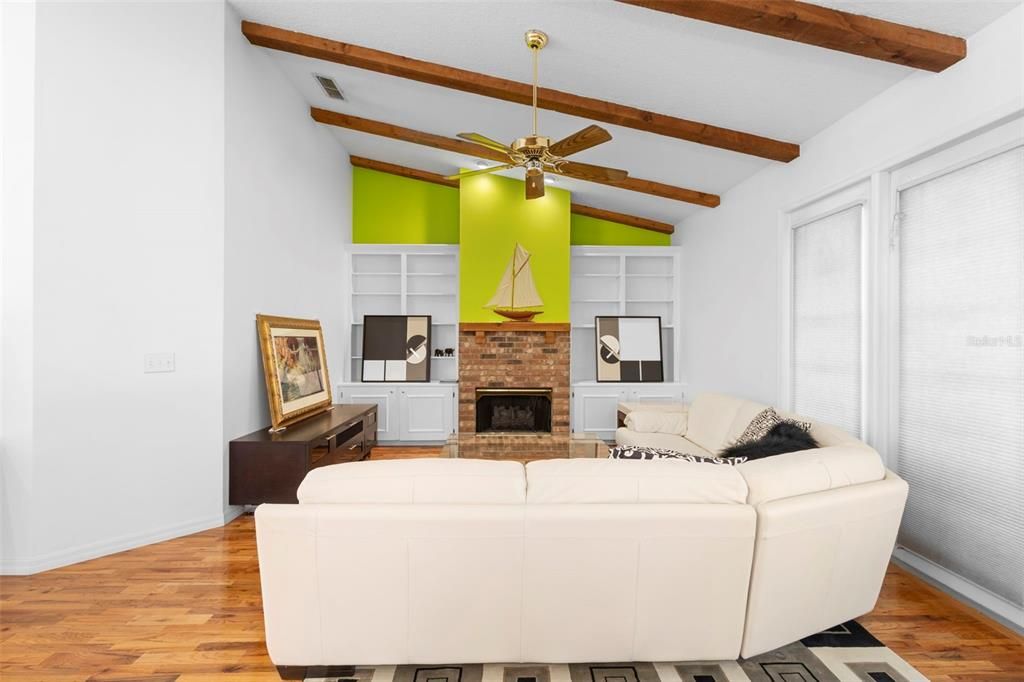 For Sale: $349,900 (3 beds, 2 baths, 1924 Square Feet)