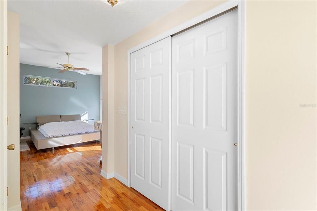 For Sale: $349,900 (3 beds, 2 baths, 1924 Square Feet)