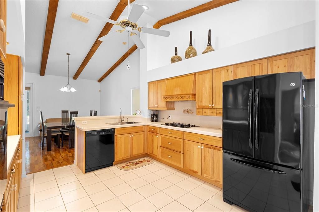 For Sale: $349,900 (3 beds, 2 baths, 1924 Square Feet)