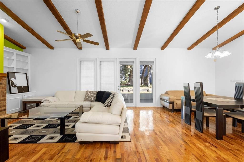 For Sale: $349,900 (3 beds, 2 baths, 1924 Square Feet)