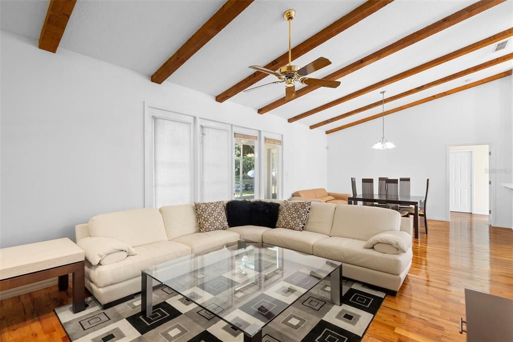 For Sale: $349,900 (3 beds, 2 baths, 1924 Square Feet)