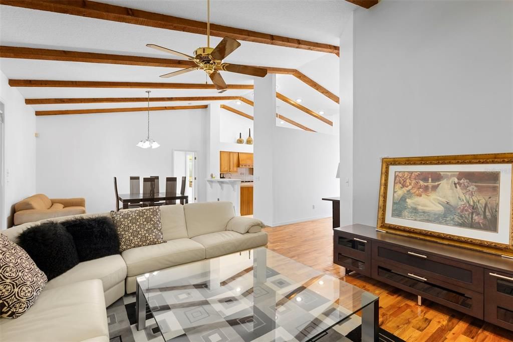 For Sale: $349,900 (3 beds, 2 baths, 1924 Square Feet)