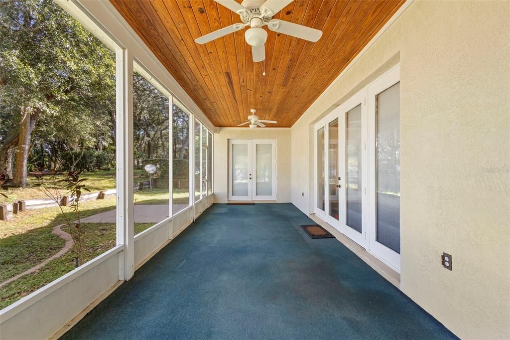 For Sale: $349,900 (3 beds, 2 baths, 1924 Square Feet)