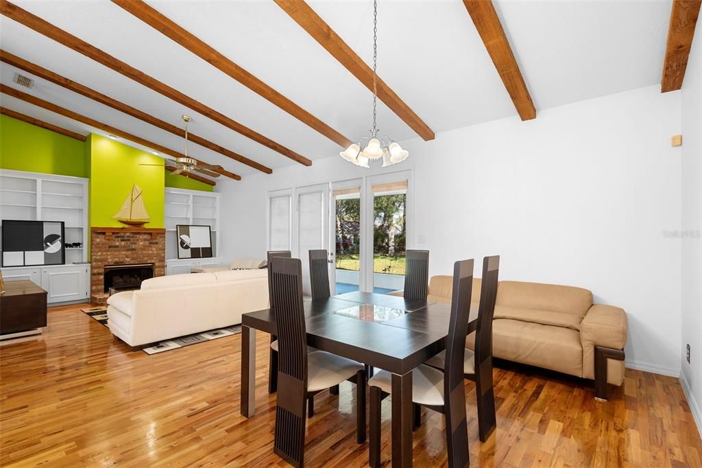 For Sale: $349,900 (3 beds, 2 baths, 1924 Square Feet)