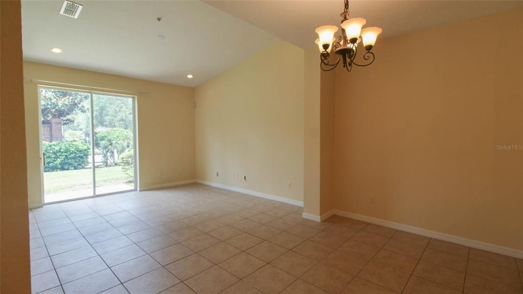 出租: $2,395 (3 贝兹, 2 浴室, 1686 平方英尺)