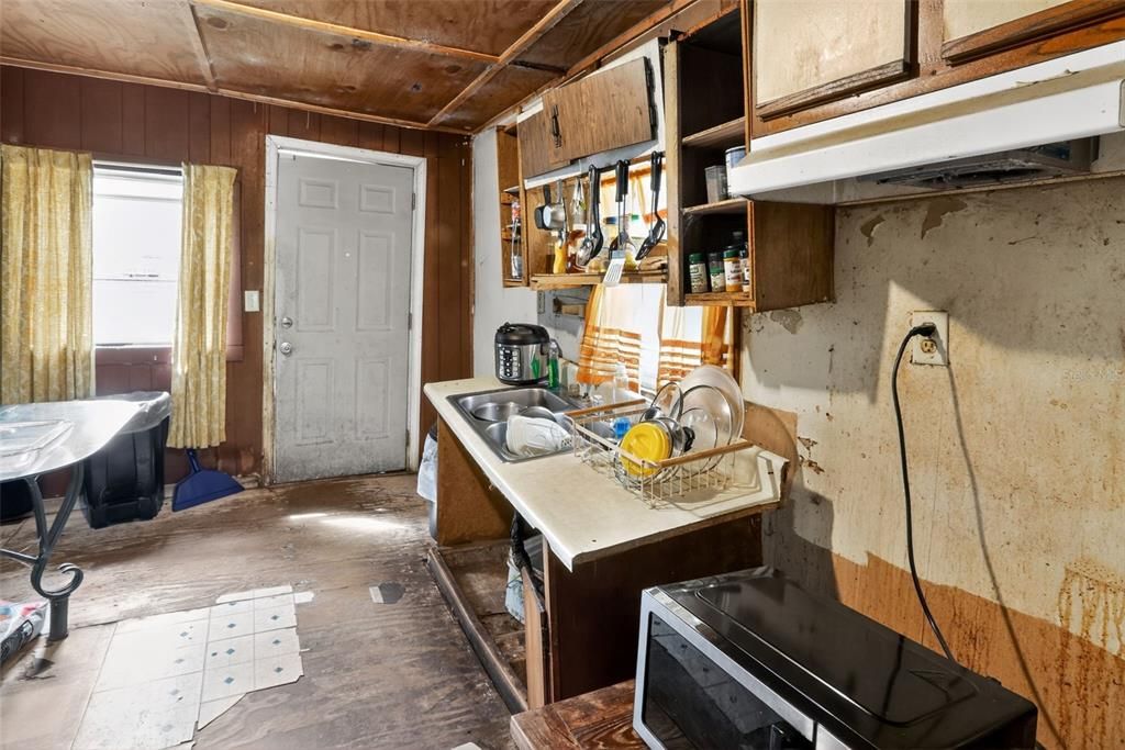 待售: $48,000 (2 贝兹, 1 浴室, 651 平方英尺)