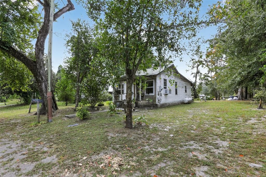 待售: $48,000 (2 贝兹, 1 浴室, 651 平方英尺)