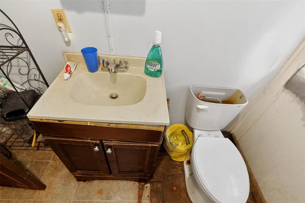 待售: $48,000 (2 贝兹, 1 浴室, 651 平方英尺)