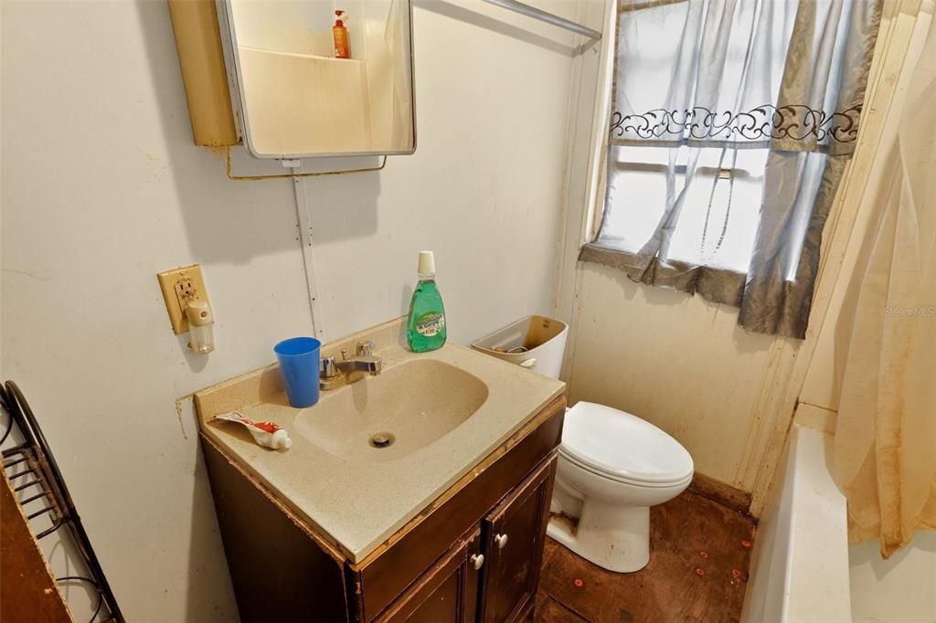 待售: $48,000 (2 贝兹, 1 浴室, 651 平方英尺)