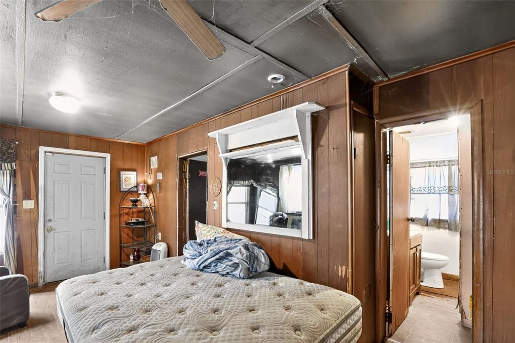 待售: $48,000 (2 贝兹, 1 浴室, 651 平方英尺)