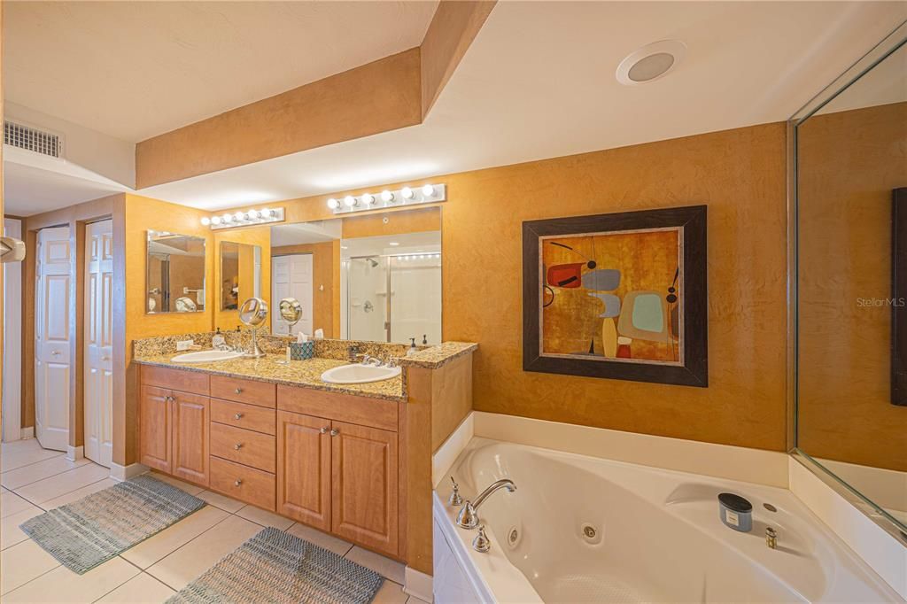 На продажу: $569,000 (2 спален, 2 ванн, 1674 Квадратных фут)