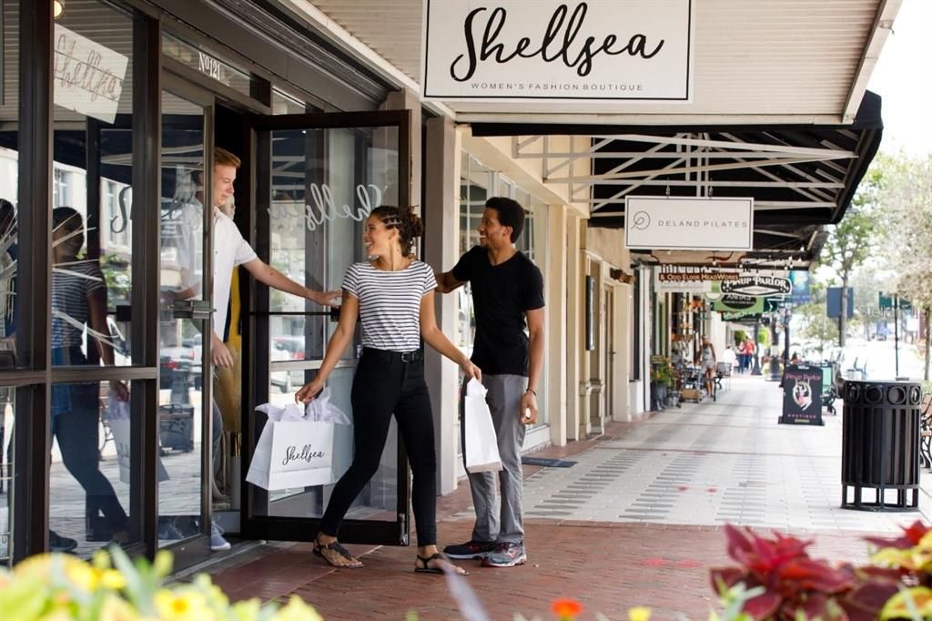 Под контрактом: $264,990 (3 спален, 2 ванн, 1693 Квадратных фут)