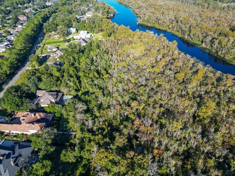 待售: $949,700 (2.76 acres)