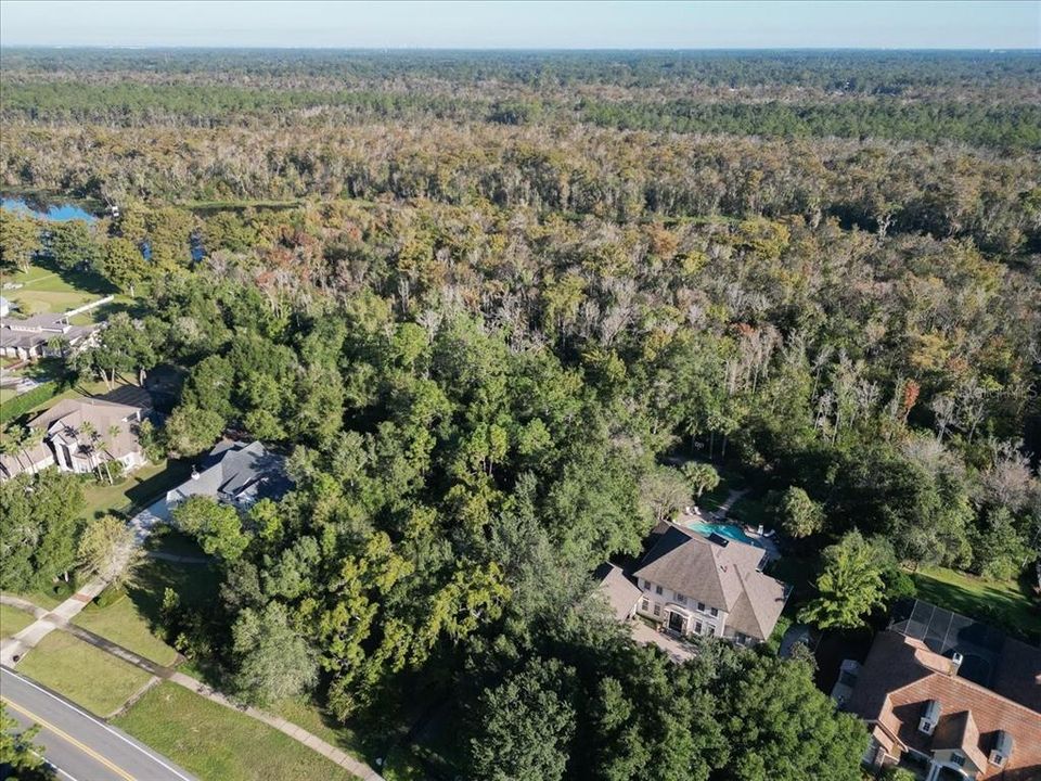 待售: $949,700 (2.76 acres)