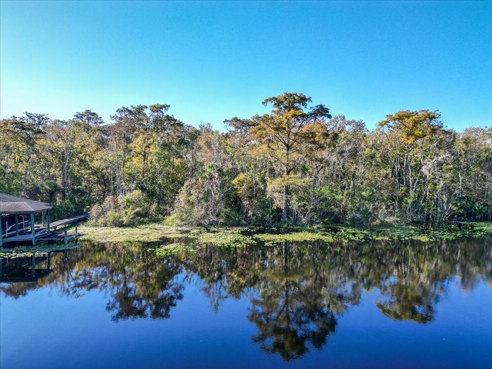 待售: $949,700 (2.76 acres)