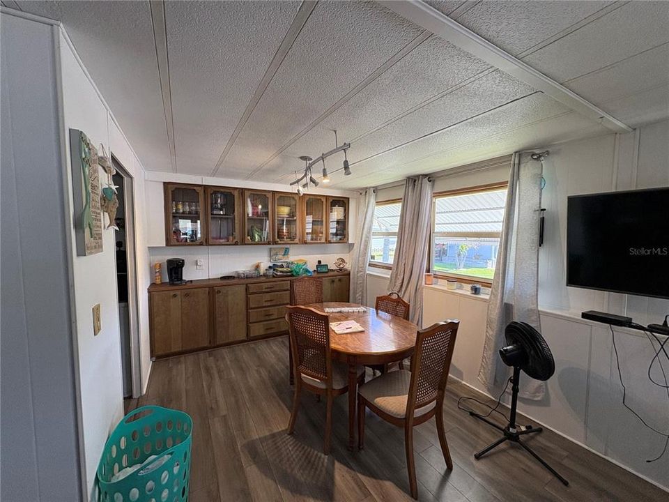 For Rent: $1,350 (3 beds, 2 baths, 1344 Square Feet)