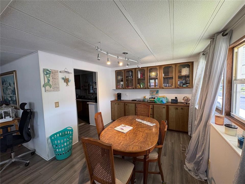 For Rent: $1,350 (3 beds, 2 baths, 1344 Square Feet)