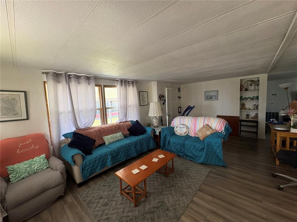 For Rent: $1,350 (3 beds, 2 baths, 1344 Square Feet)