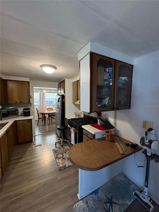 For Rent: $1,350 (3 beds, 2 baths, 1344 Square Feet)