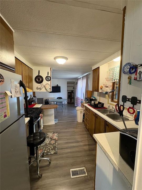 For Rent: $1,350 (3 beds, 2 baths, 1344 Square Feet)