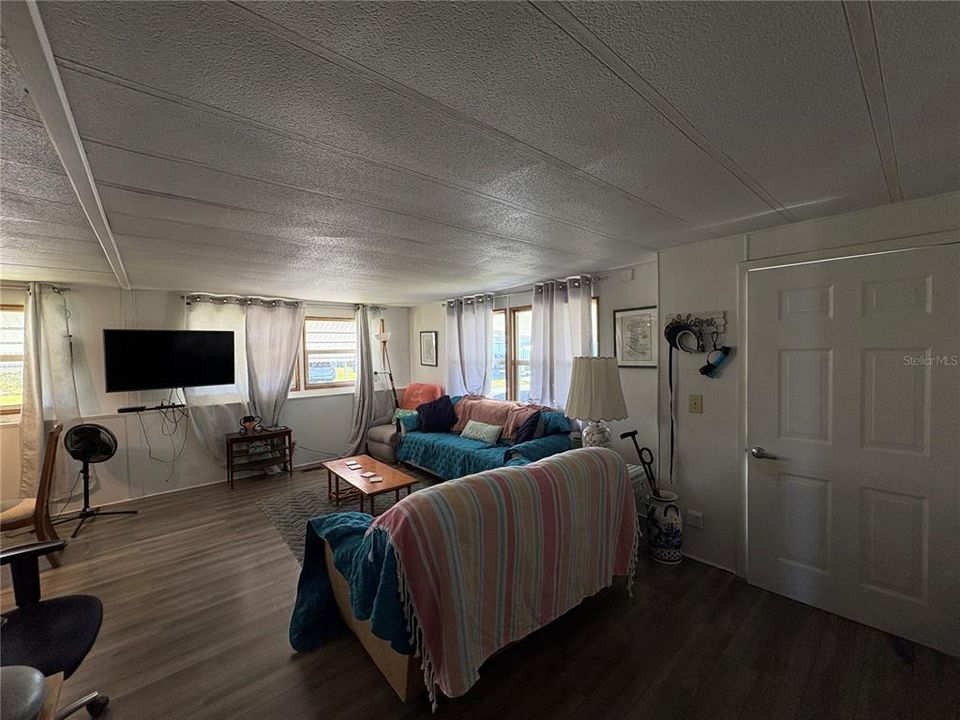 For Rent: $1,350 (3 beds, 2 baths, 1344 Square Feet)