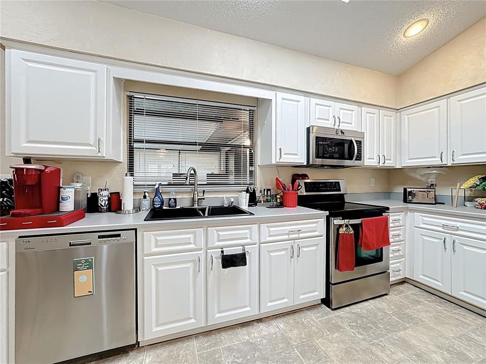 For Sale: $485,000 (4 beds, 2 baths, 2066 Square Feet)