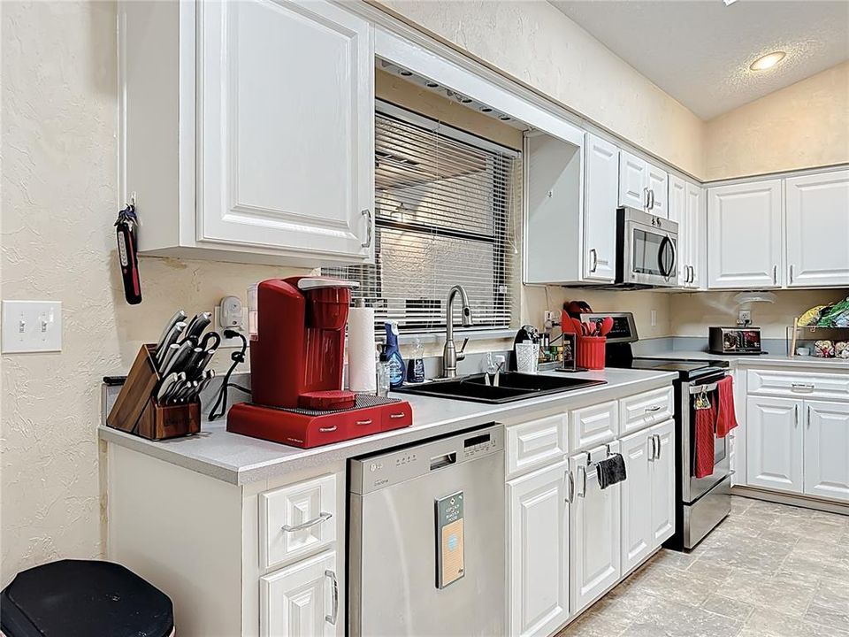 For Sale: $485,000 (4 beds, 2 baths, 2066 Square Feet)