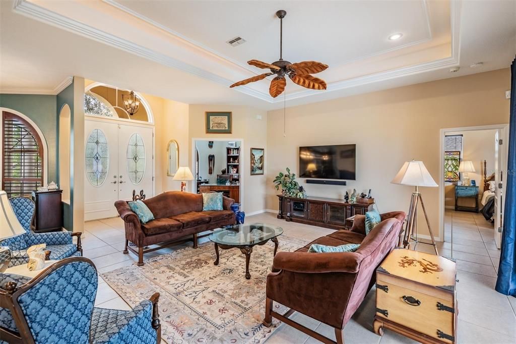 En Venta: $625,000 (4 camas, 2 baños, 2108 Pies cuadrados)