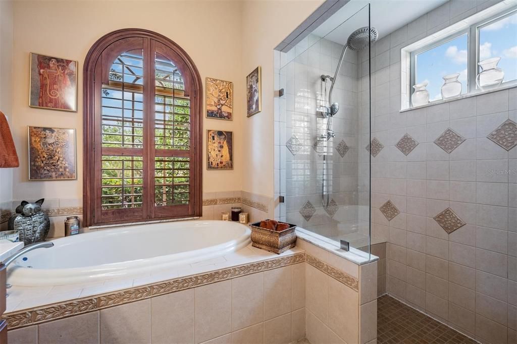 En Venta: $625,000 (4 camas, 2 baños, 2108 Pies cuadrados)