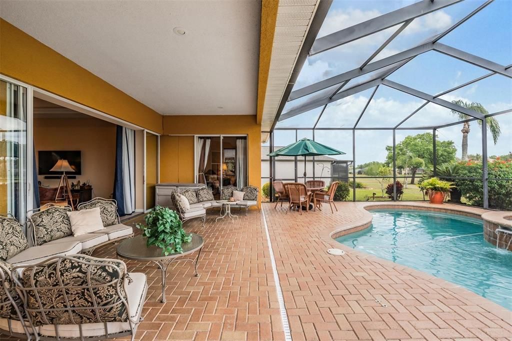 En Venta: $625,000 (4 camas, 2 baños, 2108 Pies cuadrados)