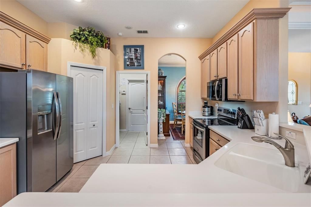 En Venta: $625,000 (4 camas, 2 baños, 2108 Pies cuadrados)