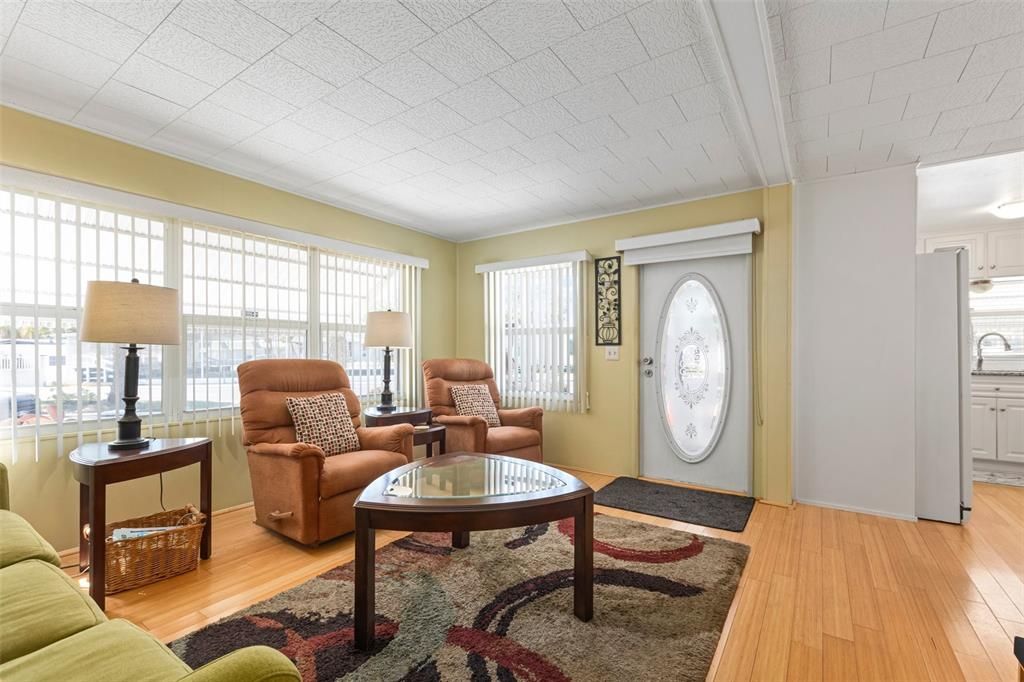 待售: $125,000 (1 贝兹, 1 浴室, 580 平方英尺)