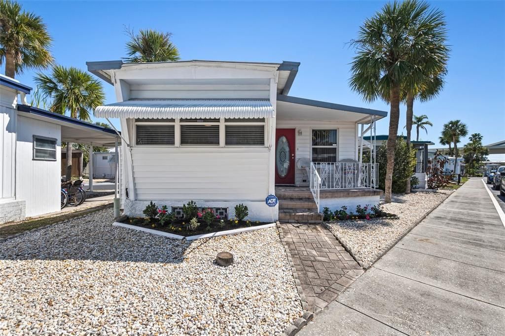 待售: $125,000 (1 贝兹, 1 浴室, 580 平方英尺)