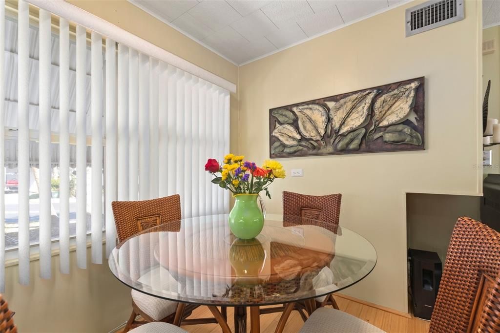 待售: $125,000 (1 贝兹, 1 浴室, 580 平方英尺)