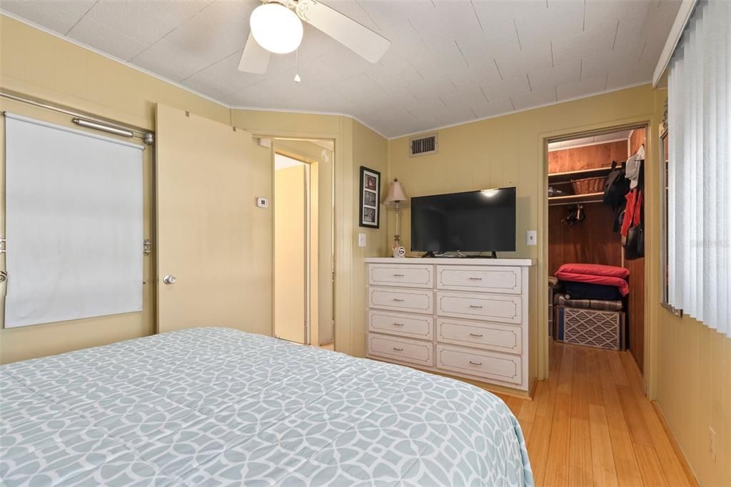 待售: $125,000 (1 贝兹, 1 浴室, 580 平方英尺)