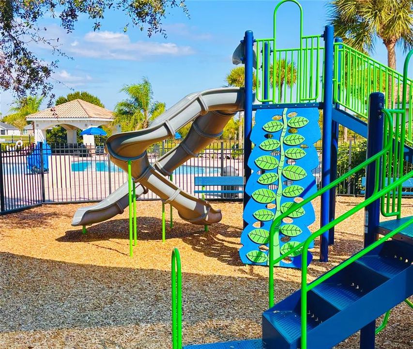 For Sale: $799,000 (5 beds, 4 baths, 4965 Square Feet)