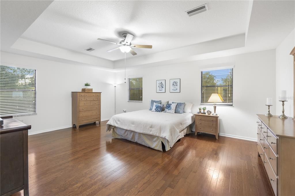 For Sale: $799,000 (5 beds, 4 baths, 4965 Square Feet)