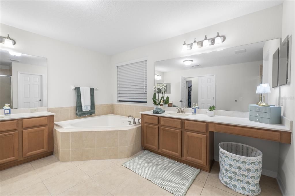 For Sale: $799,000 (5 beds, 4 baths, 4965 Square Feet)