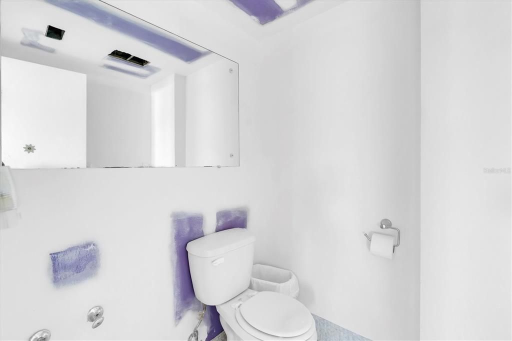 合同活跃: $115,000 (2 贝兹, 1 浴室, 1005 平方英尺)