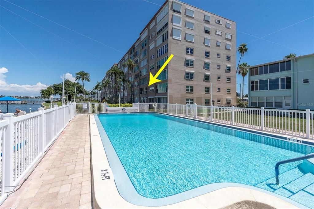 合同活跃: $115,000 (2 贝兹, 1 浴室, 1005 平方英尺)