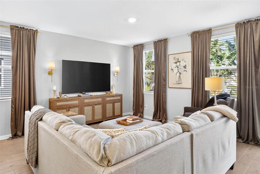 Active With Contract: $335,000 (3 beds, 2 baths, 1808 Square Feet)