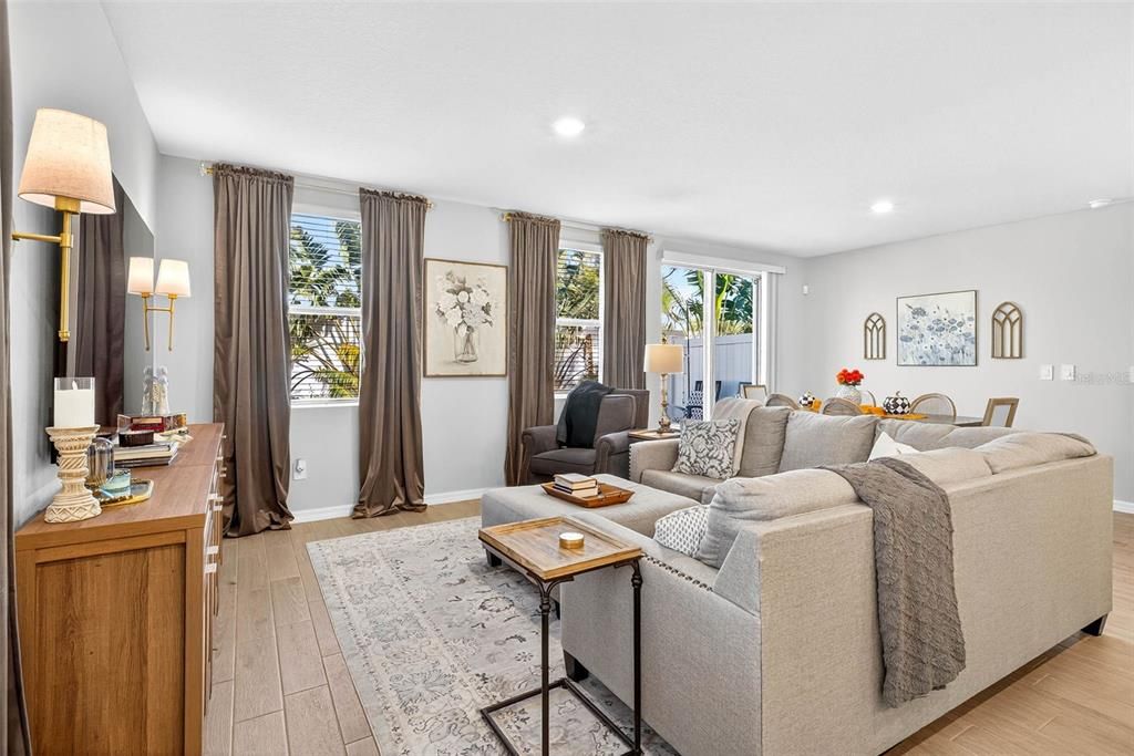 Active With Contract: $335,000 (3 beds, 2 baths, 1808 Square Feet)