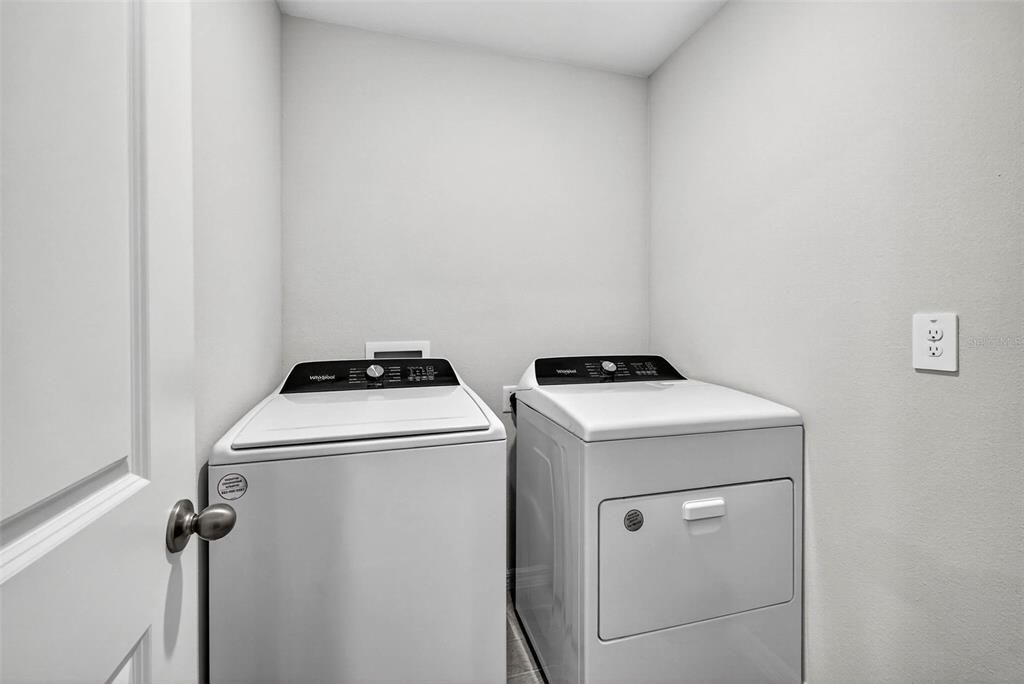 Active With Contract: $335,000 (3 beds, 2 baths, 1808 Square Feet)