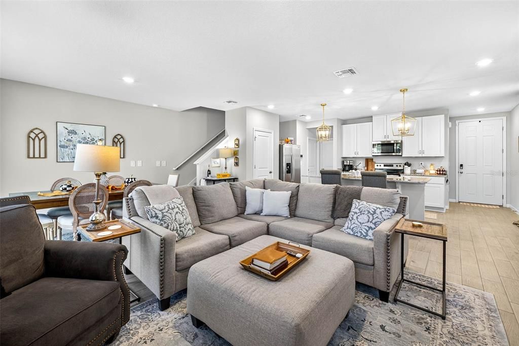 Active With Contract: $335,000 (3 beds, 2 baths, 1808 Square Feet)