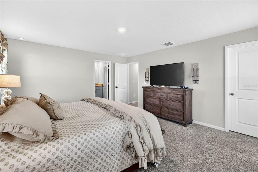 Active With Contract: $335,000 (3 beds, 2 baths, 1808 Square Feet)