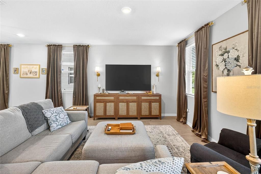 Active With Contract: $335,000 (3 beds, 2 baths, 1808 Square Feet)