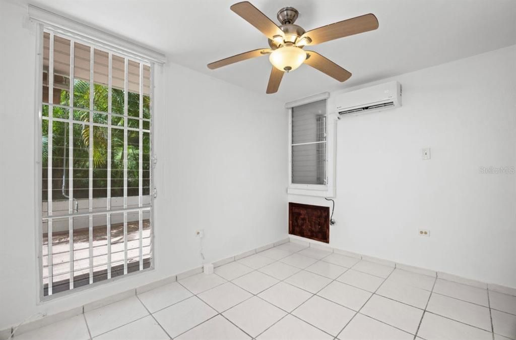 В аренду: $1,350 (3 спален, 1 ванн, 1031 Квадратных фут)